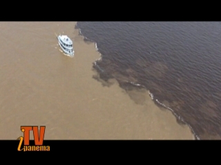 Zusammentreffen der Wasser bei Amazonas Fluss.jpg - Zusammentreffen zweier Flüsse am Amazonas